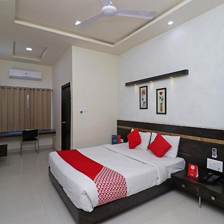 Oyo 29012 Gayatri Palace Hotel Durg Eksteriør billede