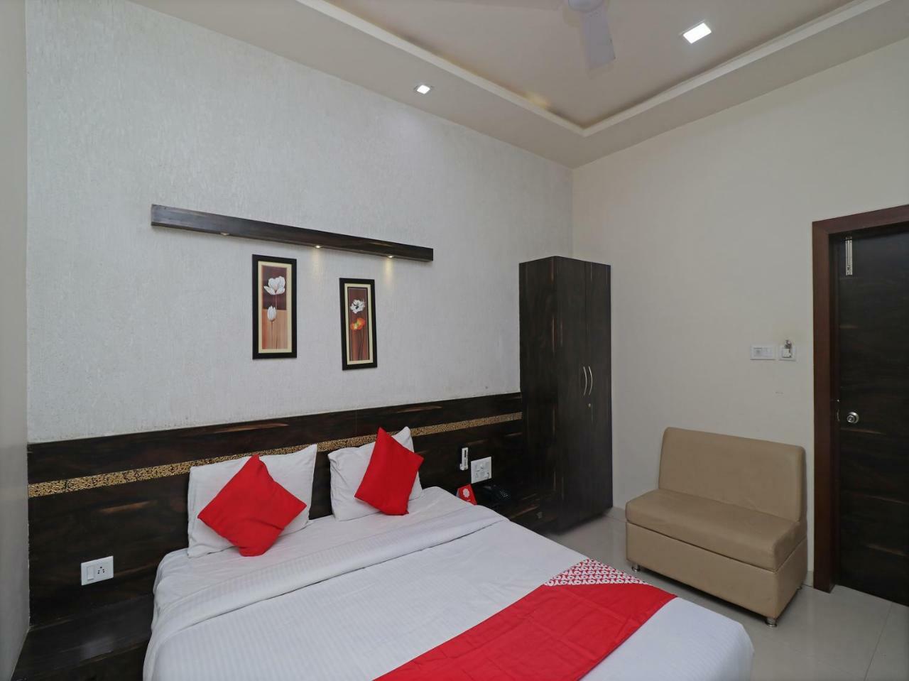 Oyo 29012 Gayatri Palace Hotel Durg Eksteriør billede