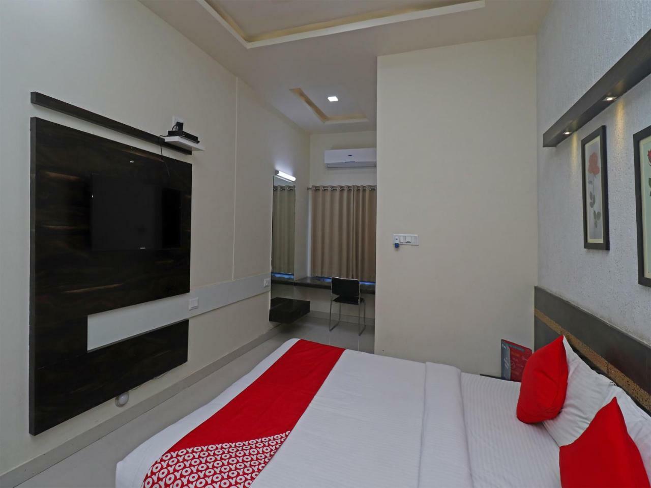 Oyo 29012 Gayatri Palace Hotel Durg Eksteriør billede