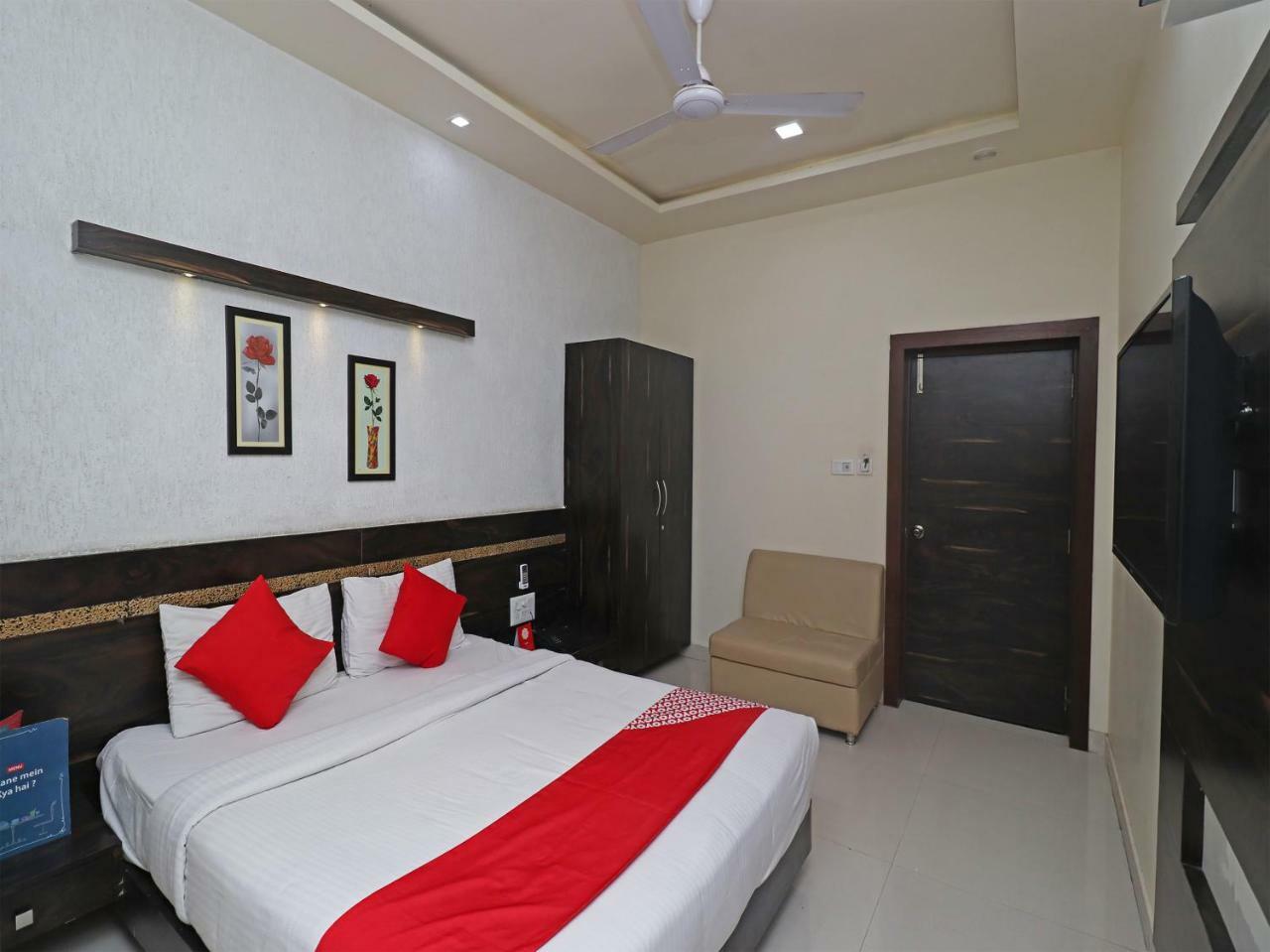 Oyo 29012 Gayatri Palace Hotel Durg Eksteriør billede