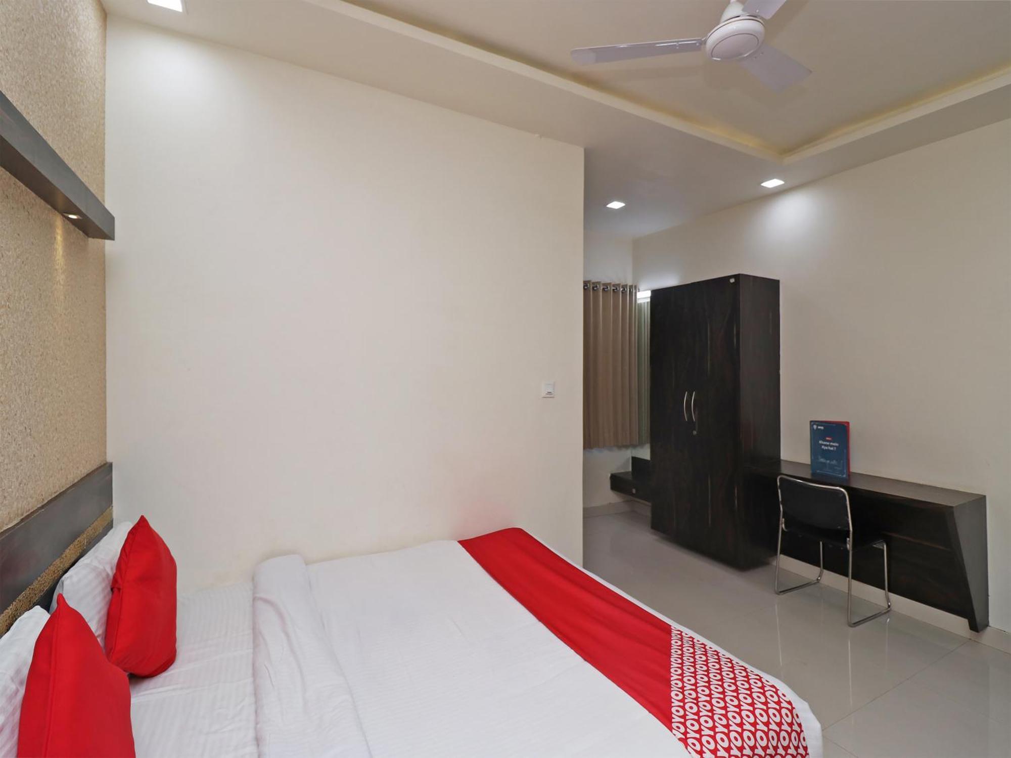 Oyo 29012 Gayatri Palace Hotel Durg Eksteriør billede